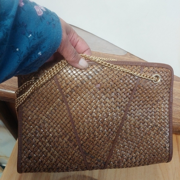 Vintage* The Bay, Made in Italy, Tan Clutch/Cross Body with Long Chain Strap - Picture 3 of 12